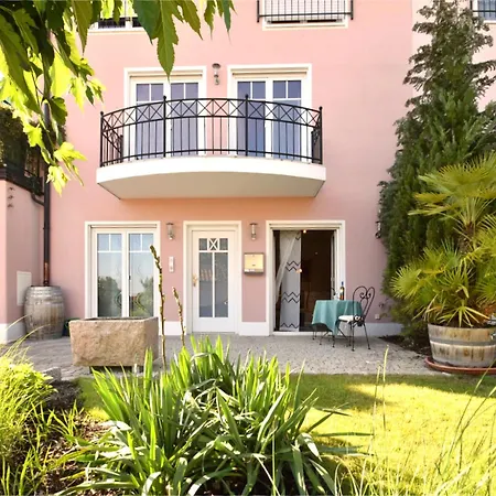Apartment Lovely Flat In With Luxurious Furnishings With Southern Flair *