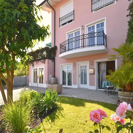 Lovely Flat In With Luxurious Furnishings With Southern Flair Deggendorf