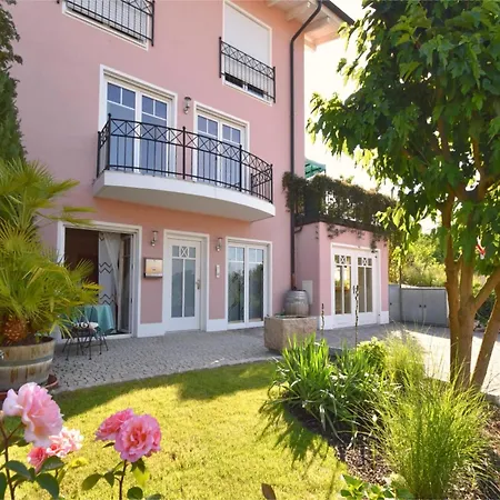 Lovely Flat In With Luxurious Furnishings With Southern Flair Apartmán Deggendorf