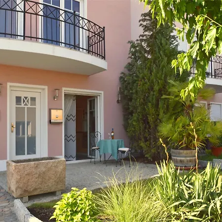 Lovely Flat In With Luxurious Furnishings With Southern Flair * Deggendorf