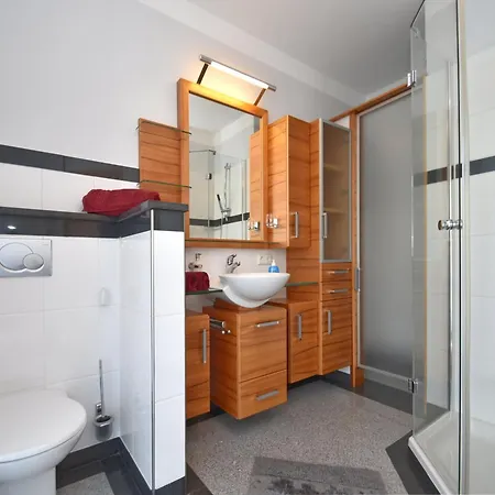 Lovely Flat In With Luxurious Furnishings With Southern Flair